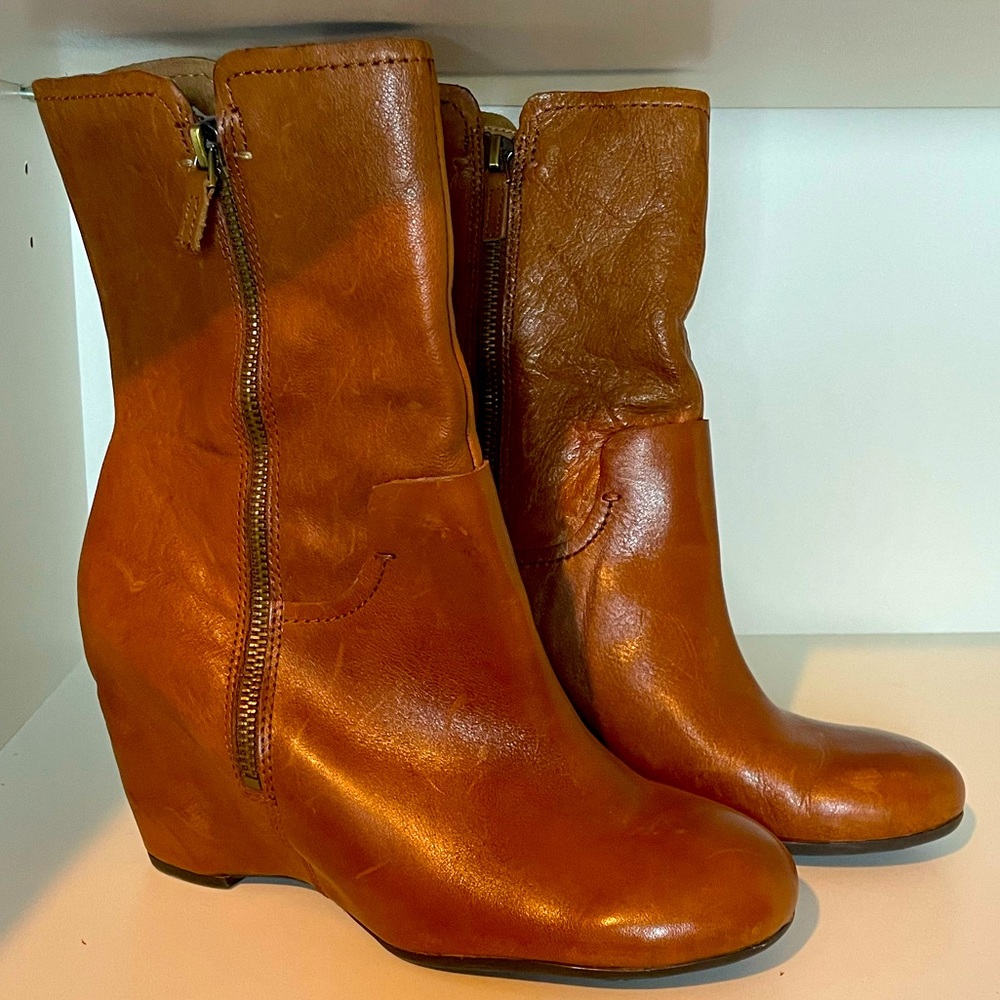 Franco Sarto tan boot —size 9